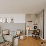 Pescaia - 2 Bedrooms And 2 Balconies In Alvalade