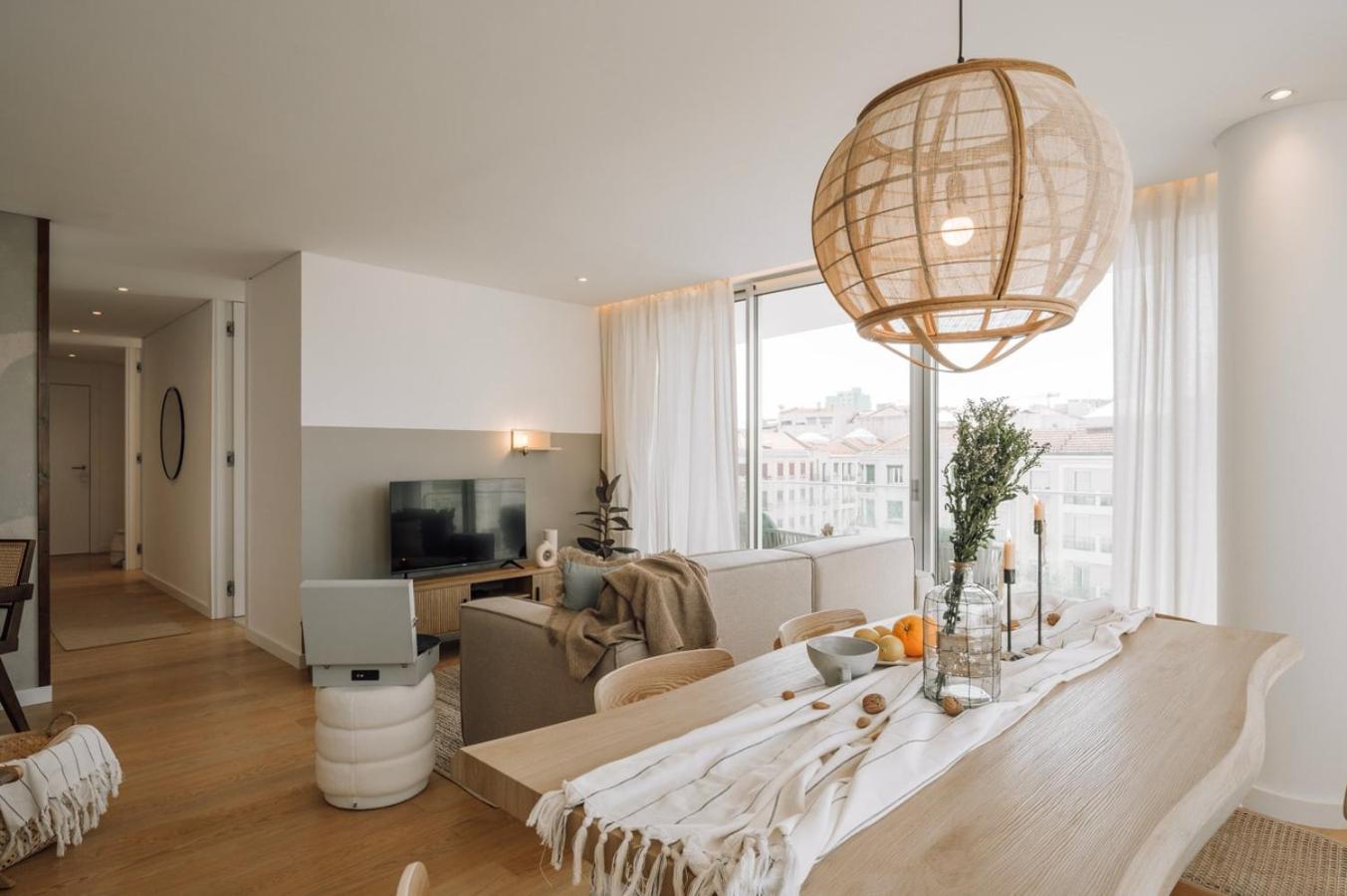 Pescaia - 2 Bedrooms And 2 Balconies In Alvalade *