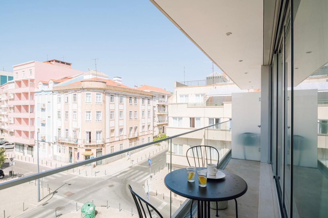 Pescaia - 2 Bedrooms And 2 Balconies In Alvalade Lejlighed *